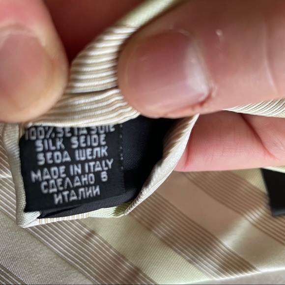 Hugo boss silk tie, cream and green stripe - Picture 7 of 7